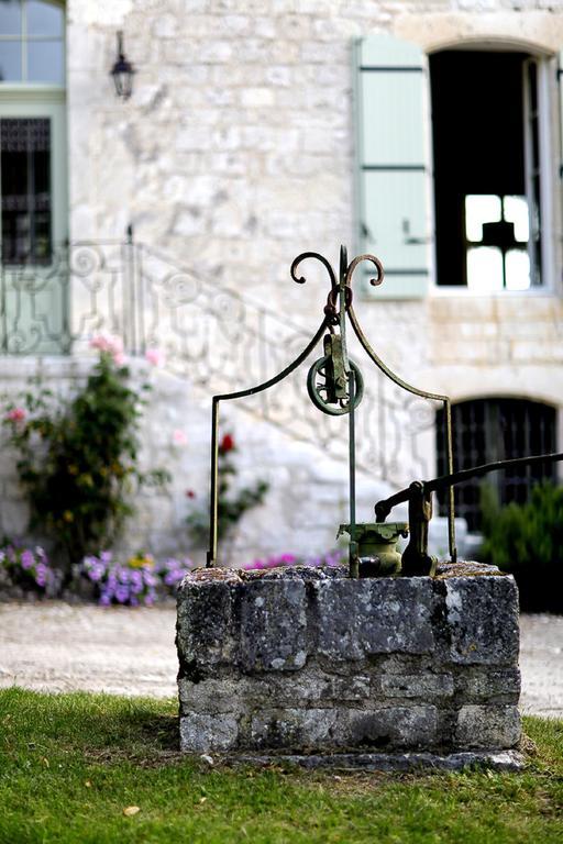 Domaine De Lamassas Bed & Breakfast Hautefage-la-Tour Dış mekan fotoğraf