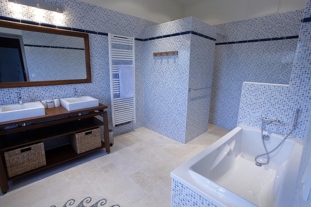 Domaine De Lamassas Bed & Breakfast Hautefage-la-Tour Oda fotoğraf