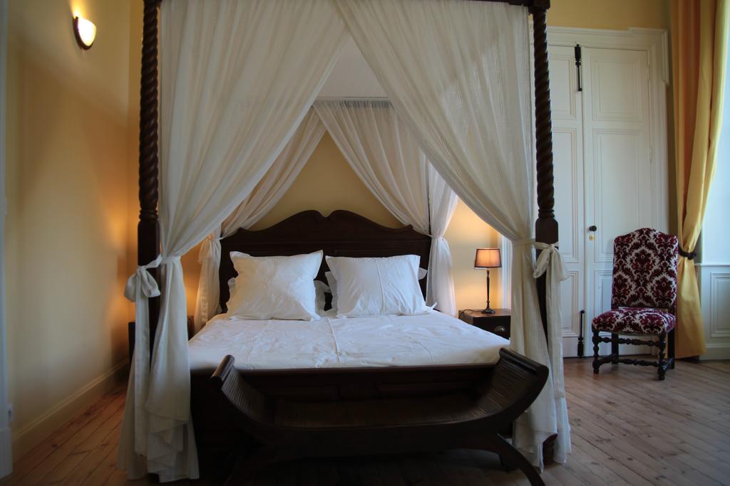 Domaine De Lamassas Bed & Breakfast Hautefage-la-Tour Oda fotoğraf