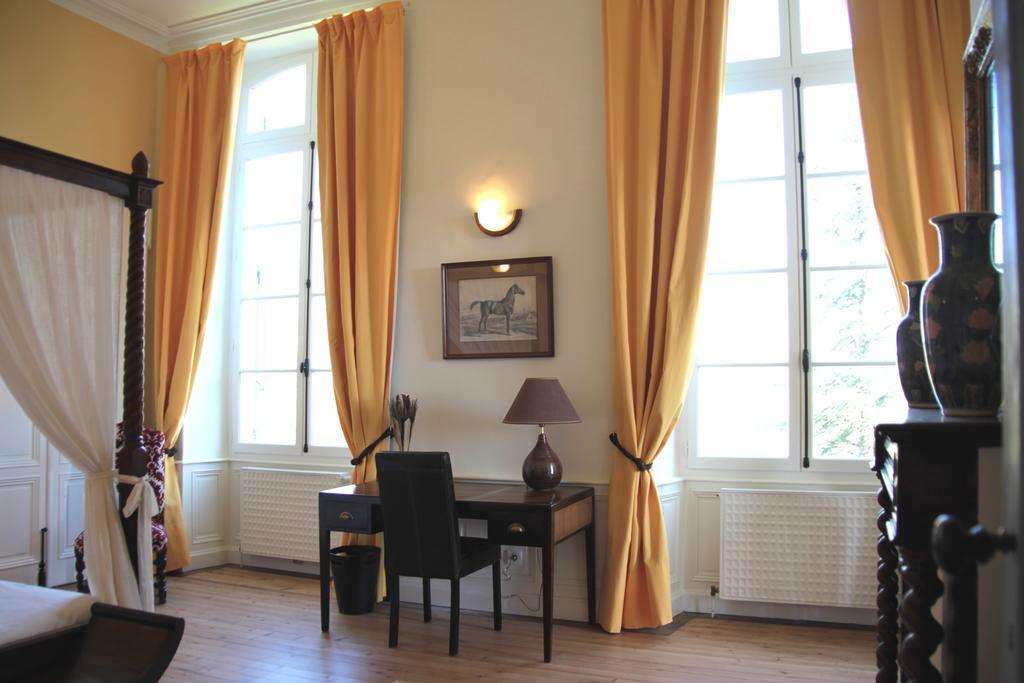 Domaine De Lamassas Bed & Breakfast Hautefage-la-Tour Oda fotoğraf