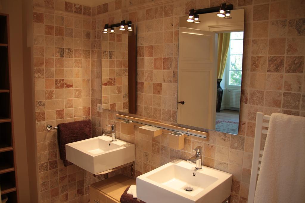 Domaine De Lamassas Bed & Breakfast Hautefage-la-Tour Oda fotoğraf