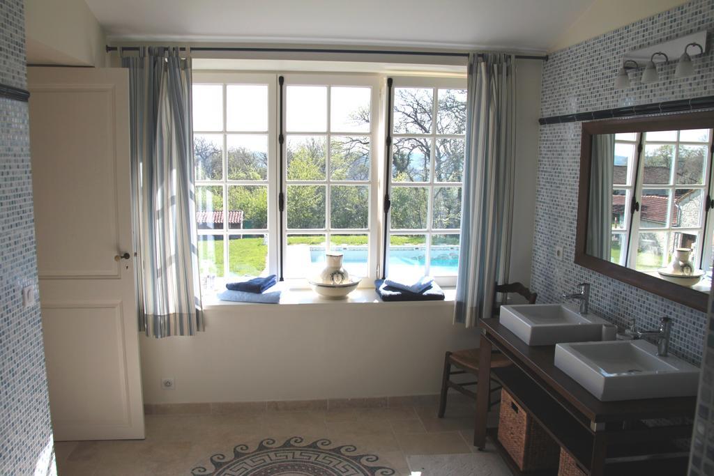 Domaine De Lamassas Bed & Breakfast Hautefage-la-Tour Oda fotoğraf
