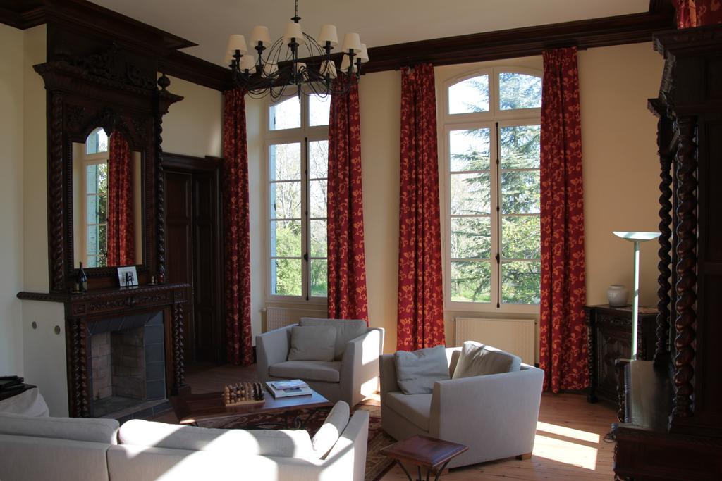 Domaine De Lamassas Bed & Breakfast Hautefage-la-Tour Dış mekan fotoğraf