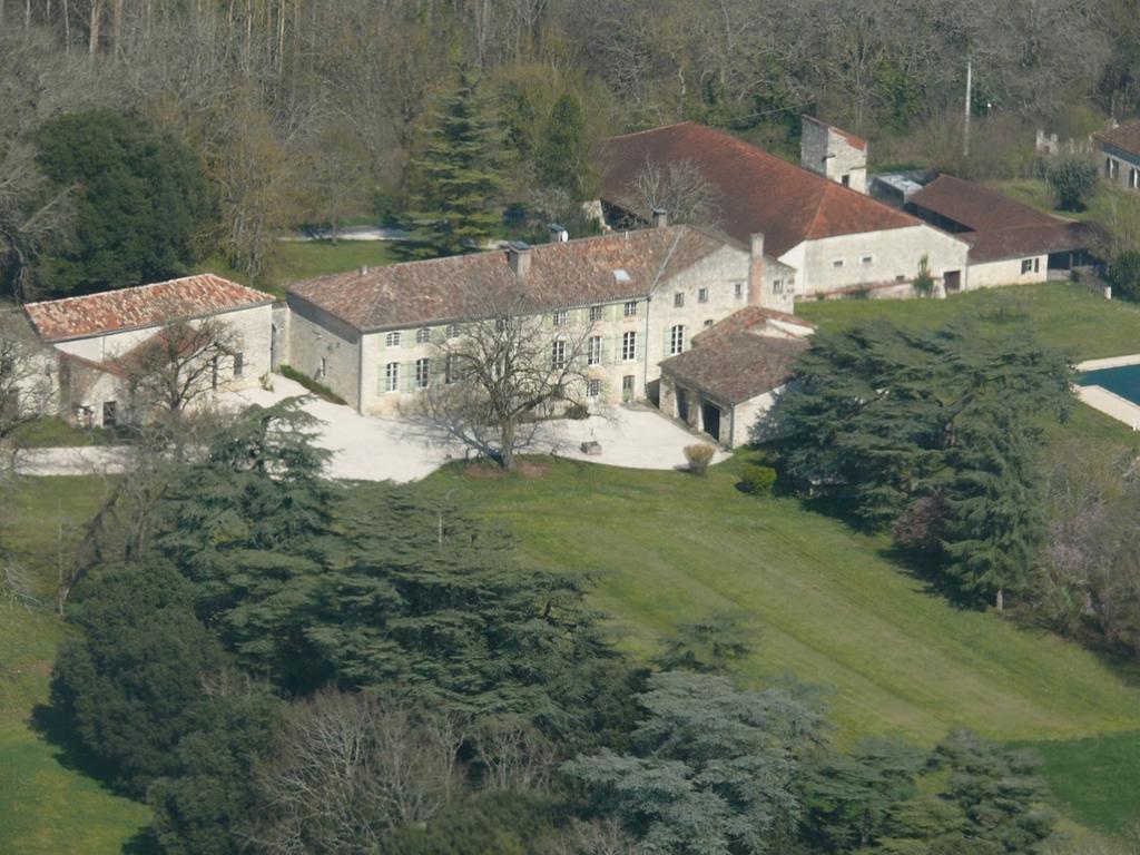 Domaine De Lamassas Bed & Breakfast Hautefage-la-Tour Dış mekan fotoğraf